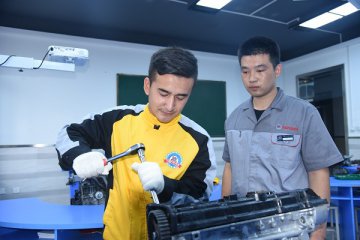 「新生故事」难关不可怕 可怕的是没有战胜难关的信心