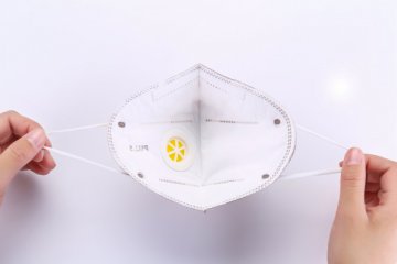 开车时我们需要戴口罩吗