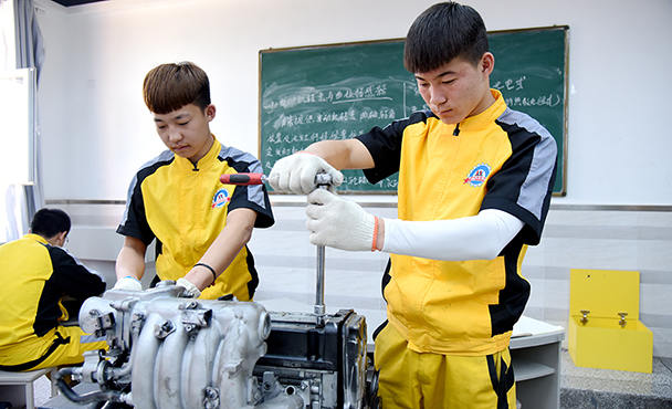 汽车发动机实训