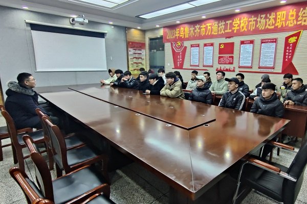 职引未来，筑梦青春：企业携岗进校园举行专场招聘会