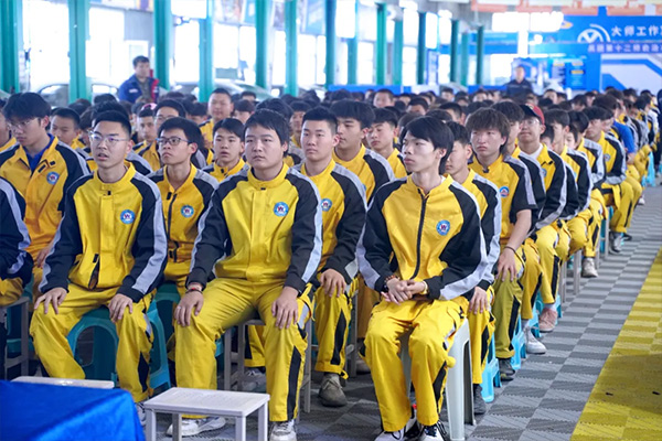 学法知法守法 远离违法犯罪——预防青少年犯罪法治教育讲座