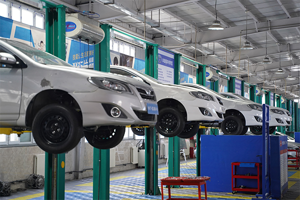 破解择校焦虑：初中生的多元选择，技术成才更稳妥