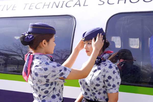 家里有女孩子的要注意了！考不上高中别担心！这些出路同样精彩！