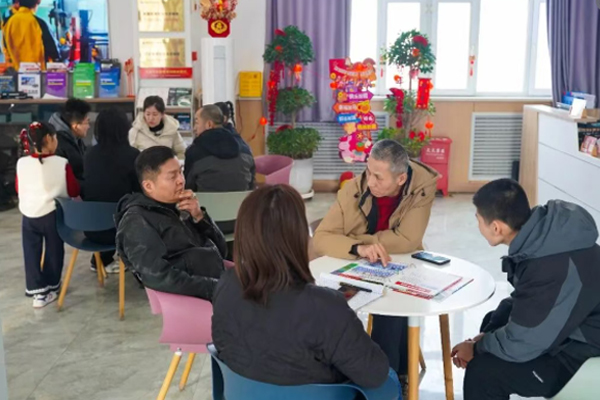 人潮涌动丨直击乌鲁木齐市万通技工学校新生入学火爆现场