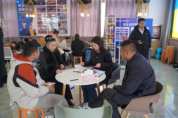 我们开学啦！第一批新生入学中，乌鲁木齐市万通技工学校开启新春＂